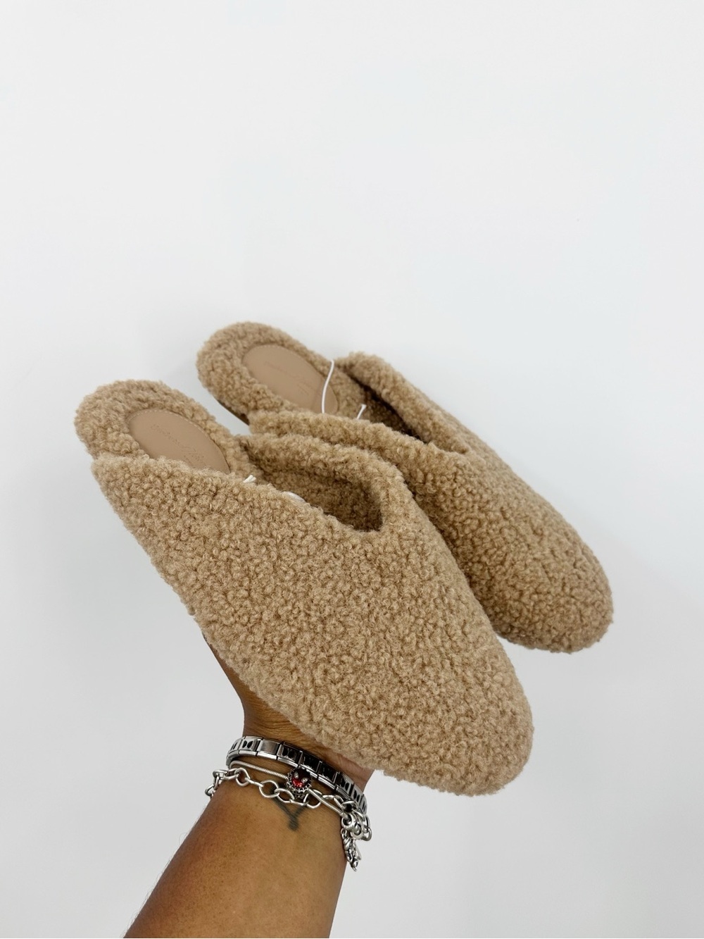 Universal Thread Fuzzy Loafers Sandals Women's Size 8 Boho New Without Tag